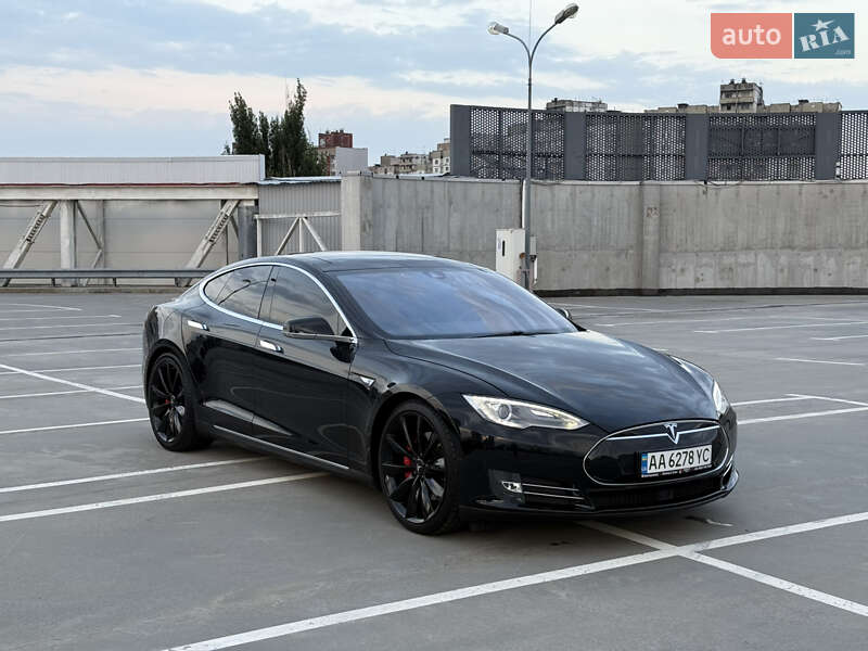 Лифтбек Tesla Model S 2014 в Киеве