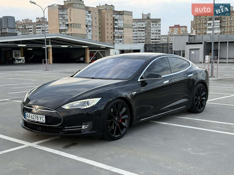 Лифтбек Tesla Model S 2014 в Киеве