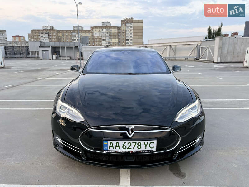 Лифтбек Tesla Model S 2014 в Киеве