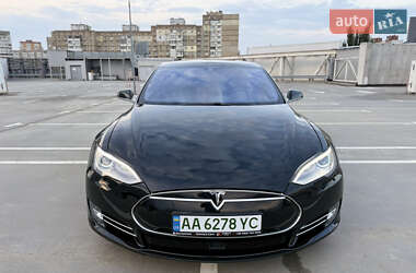 Лифтбек Tesla Model S 2014 в 