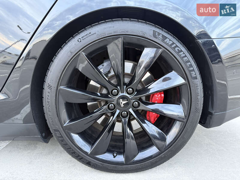 Лифтбек Tesla Model S 2014 в Киеве