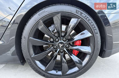 Лифтбек Tesla Model S 2014 в 