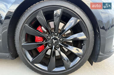 Лифтбек Tesla Model S 2014 в 