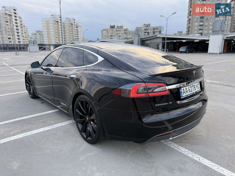 Лифтбек Tesla Model S 2014 в Киеве