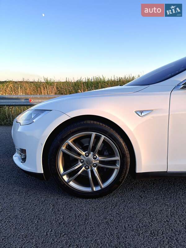 Лифтбек Tesla Model S 2014 в Ровно