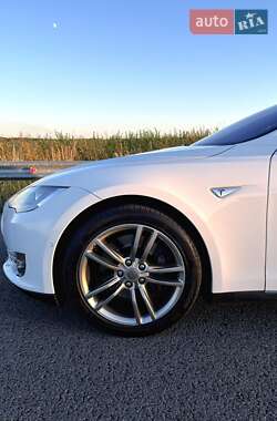 Лифтбек Tesla Model S 2014 в 