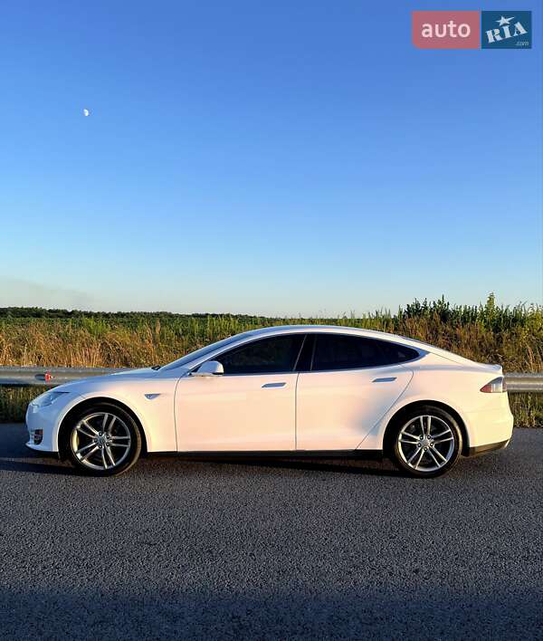 Лифтбек Tesla Model S 2014 в Ровно