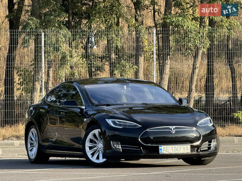 Ліфтбек Tesla Model S 2013 в Дніпрі