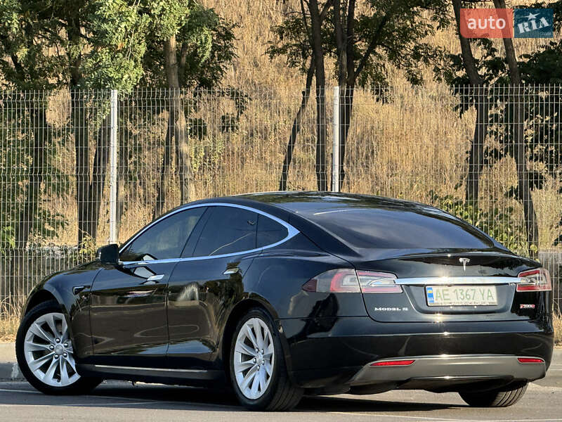 Ліфтбек Tesla Model S 2013 в Дніпрі