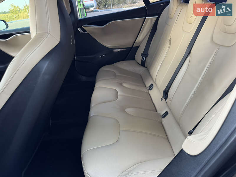 Ліфтбек Tesla Model S 2013 в Дніпрі