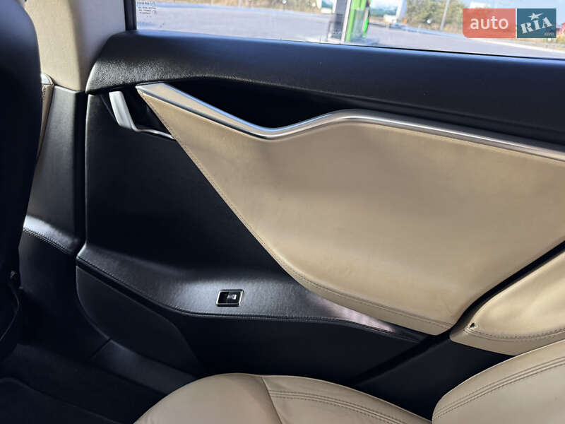 Ліфтбек Tesla Model S 2013 в Дніпрі