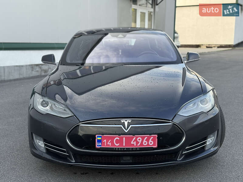 Лифтбек Tesla Model S 2015 в Виннице
