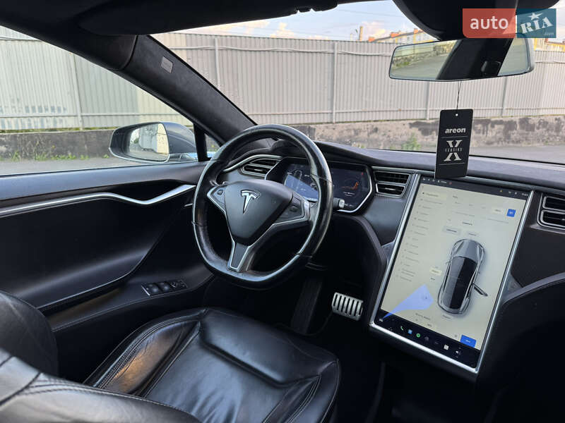 Лифтбек Tesla Model S 2015 в Виннице