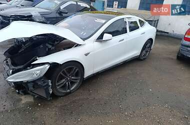 Лифтбек Tesla Model S 2015 в 