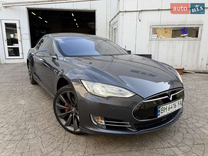 Лифтбек Tesla Model S 2014 в 