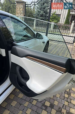 Лифтбек Tesla Model S 2021 в 