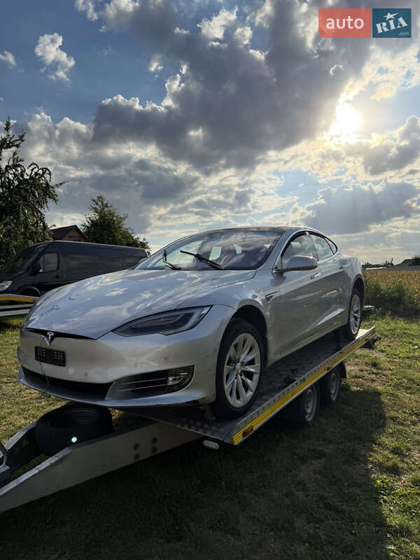 Лифтбек Tesla Model S 2016 в 