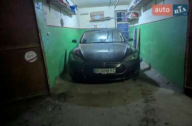 Лифтбек Tesla Model S 2015 в 