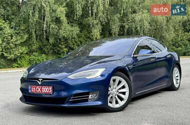 Лифтбек Tesla Model S 2017 в 
