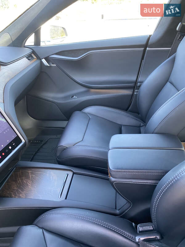 Лифтбек Tesla Model S 2018 в Полтаве