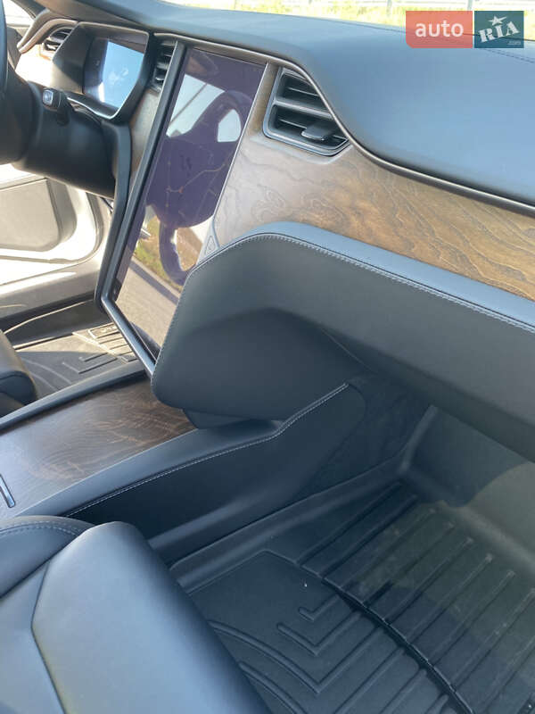 Лифтбек Tesla Model S 2018 в Полтаве