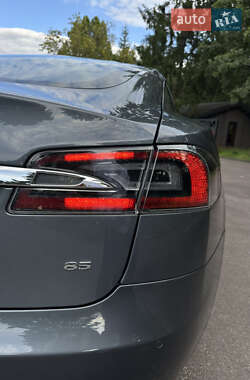 Лифтбек Tesla Model S 2014 в 