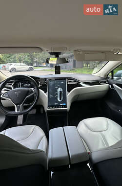 Лифтбек Tesla Model S 2014 в 
