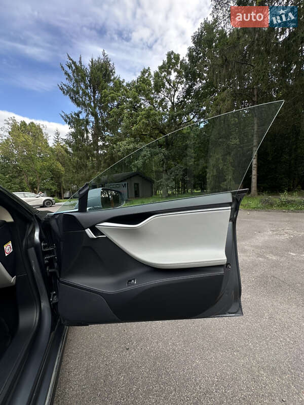 Ліфтбек Tesla Model S 2014 в Рівному