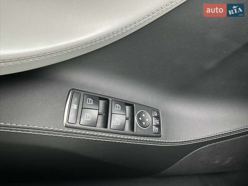 Ліфтбек Tesla Model S 2014 в Рівному