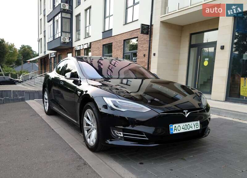 Ліфтбек Tesla Model S 2019 в Мукачевому