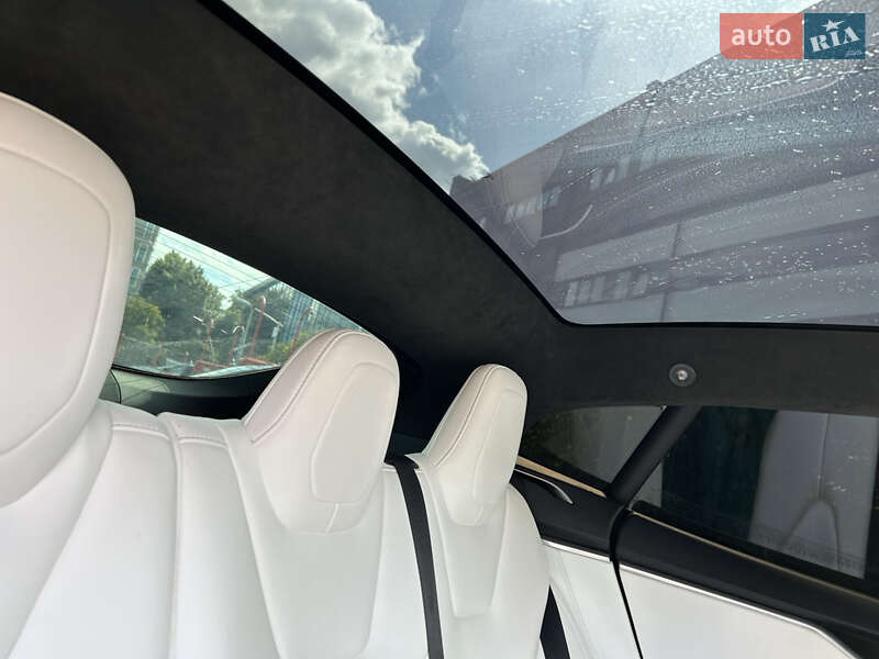 Лифтбек Tesla Model S 2017 в Львове