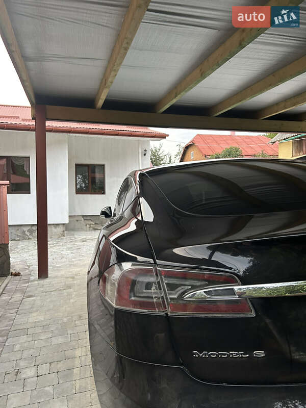 Лифтбек Tesla Model S 2017 в Львове