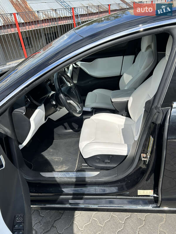 Лифтбек Tesla Model S 2017 в Львове