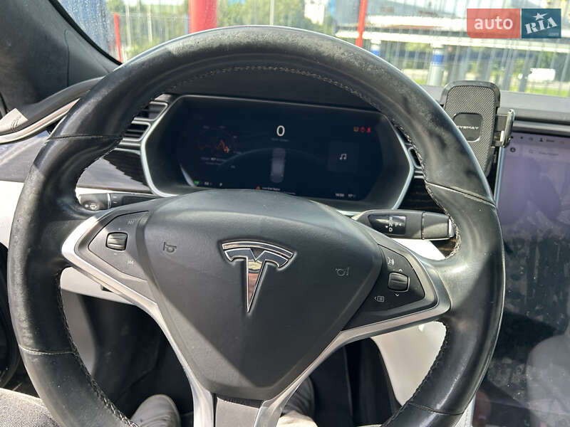 Лифтбек Tesla Model S 2017 в Львове