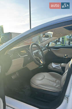 Лифтбек Tesla Model S 2012 в 