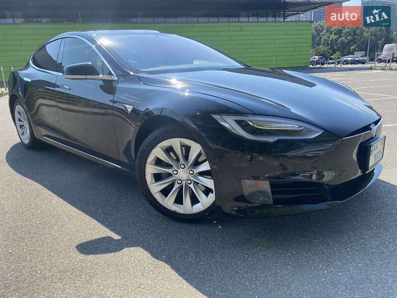Лифтбек Tesla Model S 2016 в 