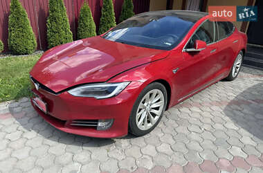 Лифтбек Tesla Model S 2016 в Львове