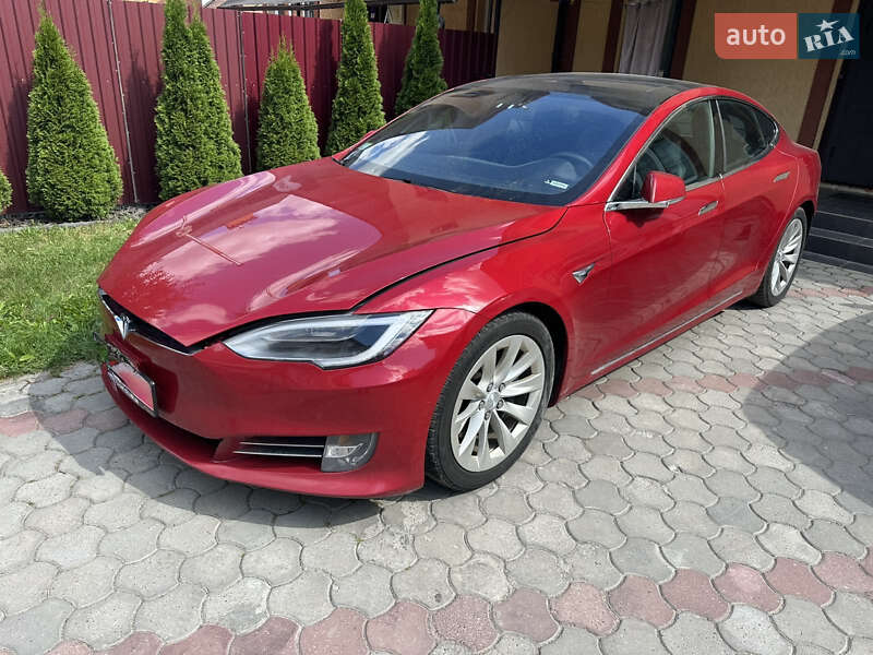 Ліфтбек Tesla Model S 2016 в Львові