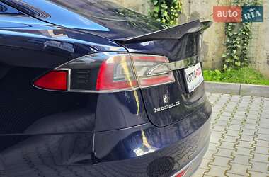 Лифтбек Tesla Model S 2014 в 