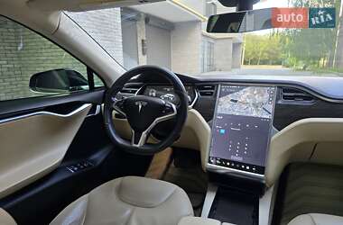 Лифтбек Tesla Model S 2014 в 