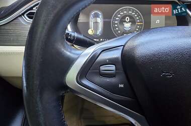 Лифтбек Tesla Model S 2014 в 