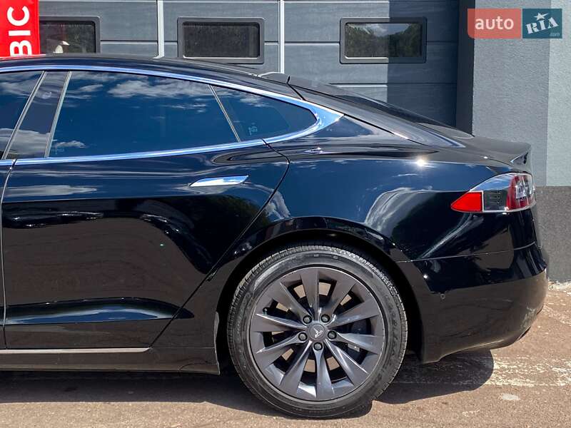 Лифтбек Tesla Model S 2020 в Киеве