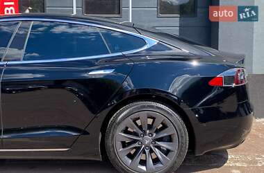 Лифтбек Tesla Model S 2020 в 