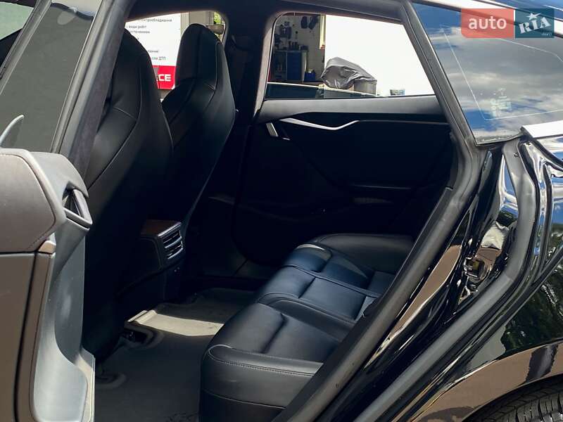 Лифтбек Tesla Model S 2020 в Киеве