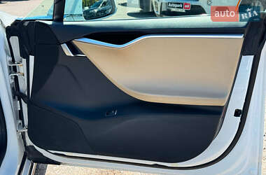 Лифтбек Tesla Model S 2013 в 