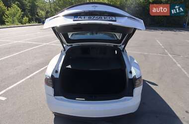 Лифтбек Tesla Model S 2015 в 