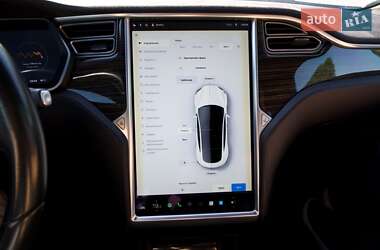 Лифтбек Tesla Model S 2015 в 