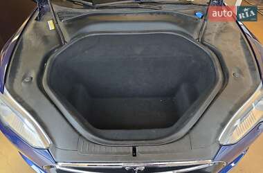 Лифтбек Tesla Model S 2015 в 