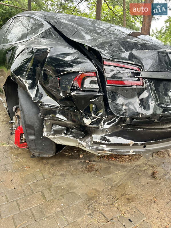 Ліфтбек Tesla Model S 2016 в Львові фото 19 Ліфтбек Tesla Model S 2016 в Львові