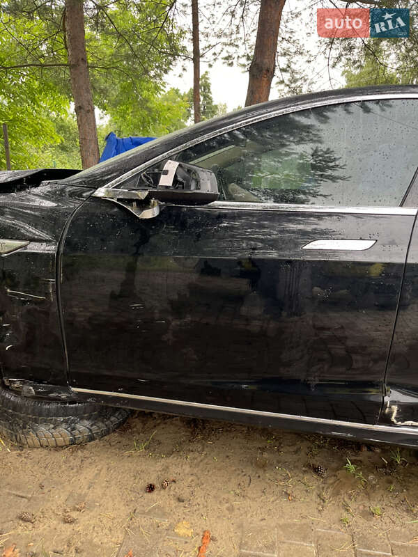 Ліфтбек Tesla Model S 2016 в Львові фото 24 Ліфтбек Tesla Model S 2016 в Львові